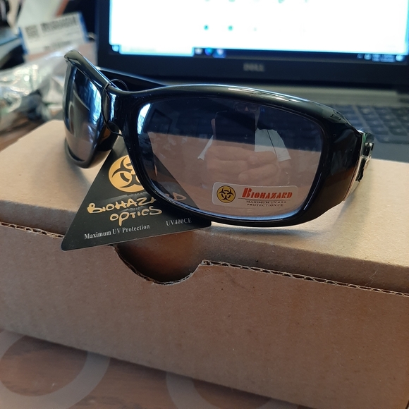 Man's Unisex Sunglasses (acceceries) - Picture 2 of 8